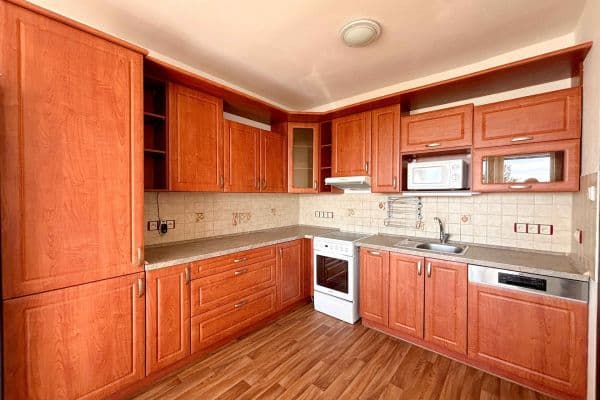 Prenájom bytu 3-izbový 72 m², Hlivická, Praha Prenájom bytu 3-izbový 72 m², Hlivická, Praha
