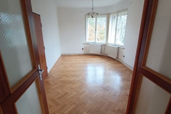 Prenájom bytu 3-izbový 89 m², Kapitána Jaroše, Plzeň, Plzeňský kraj Prenájom bytu 3-izbový 89 m², Kapitána Jaroše, Plzeň, Plzeňský kraj