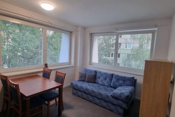 Prenájom bytu 2-izbový 46 m², Měšická, Praha Prenájom bytu 2-izbový 46 m², Měšická, Praha