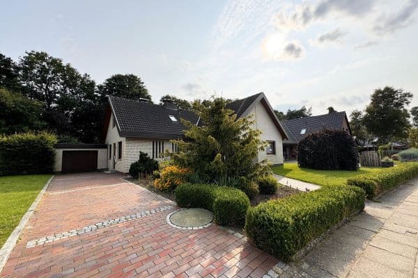 Predaj domu 182 m², pozemek 725 m², Theodor-Storm-Straße 35, Brunsbüttel Predaj domu 182 m², pozemek 725 m², Theodor-Storm-Straße 35, Brunsbüttel