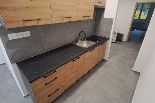 Prenájom bytu 4-izbový 84 m², Husova, Dobřany Prenájom bytu 4-izbový 84 m², Husova, Dobřany