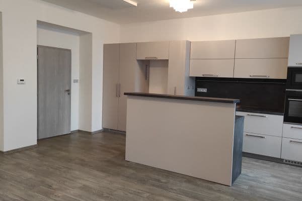 Prenájom bytu 2-izbový 64 m², Husova, Čáslav Prenájom bytu 2-izbový 64 m², Husova, Čáslav