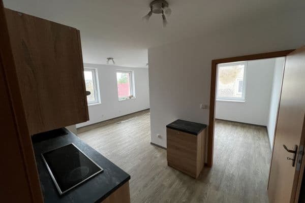 Prenájom bytu 2-izbový 40 m², ČSA, Hroznětín Prenájom bytu 2-izbový 40 m², ČSA, Hroznětín