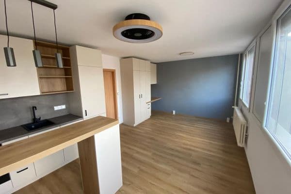 Prenájom bytu 1-izbový 31 m², Hennerova, Praha Prenájom bytu 1-izbový 31 m², Hennerova, Praha