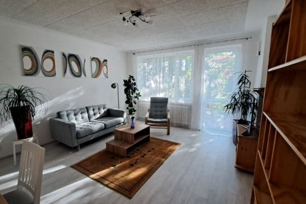 Prenájom bytu 2-izbový 54 m², Moravanů, Praha Prenájom bytu 2-izbový 54 m², Moravanů, Praha