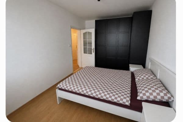 Prenájom bytu 3-izbový 64 m², Makovského, Praha Prenájom bytu 3-izbový 64 m², Makovského, Praha