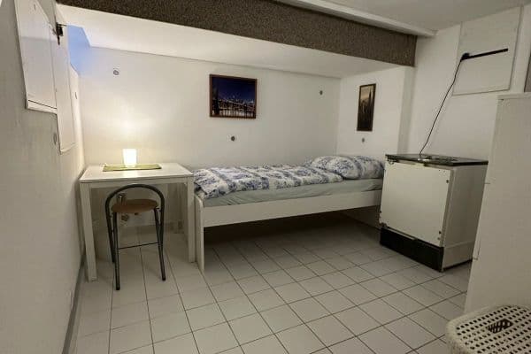 Prenájom bytu 1-izbový 14 m², Náchodská, Praha Prenájom bytu 1-izbový 14 m², Náchodská, Praha