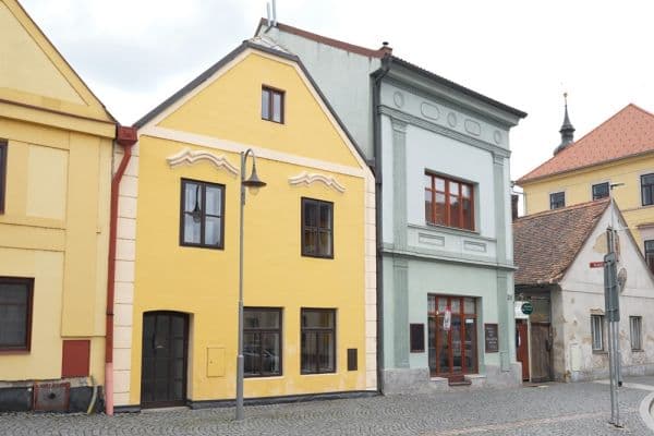Prenájom bytu 1-izbový 38 m², náměstí Míru, Heřmanův Městec Prenájom bytu 1-izbový 38 m², náměstí Míru, Heřmanův Městec