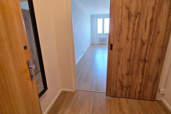 Prenájom bytu 1-izbový 28 m², Jabloňová, Praha Prenájom bytu 1-izbový 28 m², Jabloňová, Praha