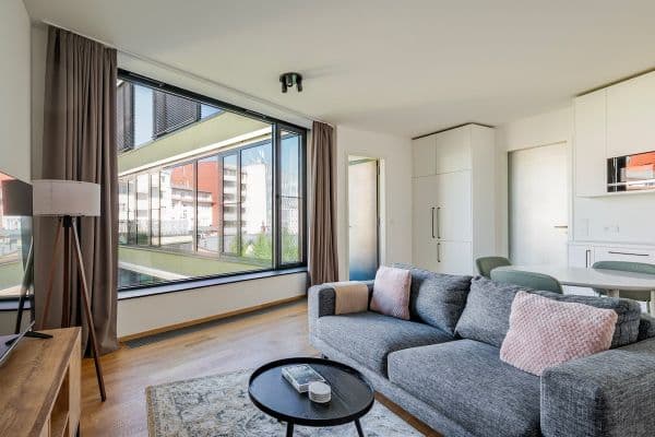 Prenájom bytu 56 m², Komunardů, Praha Prenájom bytu 56 m², Komunardů, Praha