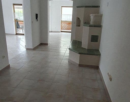 Prenájom bytu 4-izbový 145 m², Hirschaid Prenájom bytu 4-izbový 145 m², Hirschaid