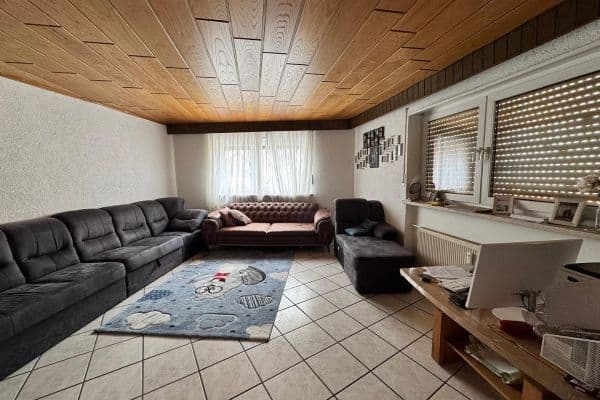 Prenájom bytu 4-izbový 137 m², Sprendlinger Strasse 5, Pfaffen-Schwabenheim Prenájom bytu 4-izbový 137 m², Sprendlinger Strasse 5, Pfaffen-Schwabenheim
