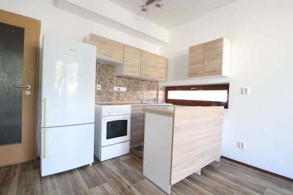 Prenájom bytu 1-izbový 42 m², Ohradní, Kamenice Prenájom bytu 1-izbový 42 m², Ohradní, Kamenice