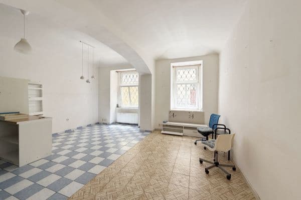 Prenájom bytu 4-izbový 90 m², Sevastopolská, Praha Prenájom bytu 4-izbový 90 m², Sevastopolská, Praha