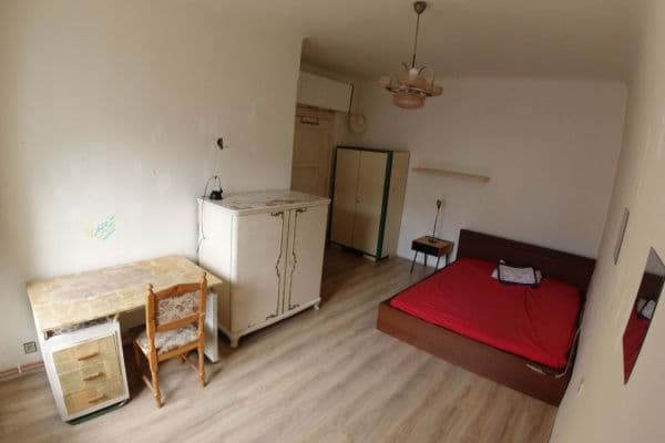 Prenájom bytu 3-izbový 100 m², Moskevská, Praha Prenájom bytu 3-izbový 100 m², Moskevská, Praha