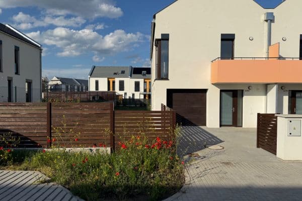 Prenájom domu 136 m², pozemek 420 m², Emy Destinové, Jinočany Prenájom domu 136 m², pozemek 420 m², Emy Destinové, Jinočany