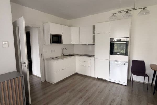 Prenájom bytu 3-izbový 66 m², Nad Úžlabinou, Praha Prenájom bytu 3-izbový 66 m², Nad Úžlabinou, Praha