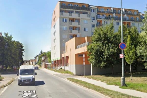 Prenájom garáže 18 m², Dobronická, Praha Prenájom garáže 18 m², Dobronická, Praha