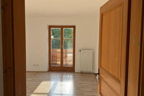 Prenájom bytu 3-izbový 80 m², Königsdorf, Bavorsko Prenájom bytu 3-izbový 80 m², Königsdorf, Bavorsko