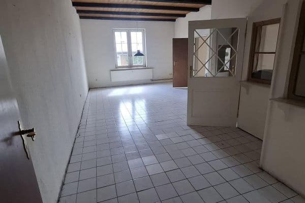 Prenájom bytu 6-izbový 180 m², Hinter der Kirche 13, Siebenbäumen Prenájom bytu 6-izbový 180 m², Hinter der Kirche 13, Siebenbäumen
