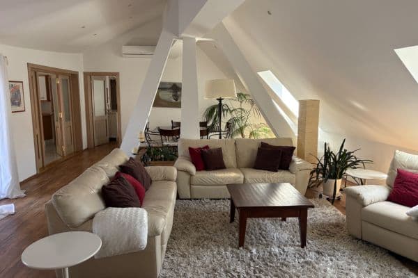 Prenájom bytu 4-izbový 184 m², Konviktská, Praha Prenájom bytu 4-izbový 184 m², Konviktská, Praha
