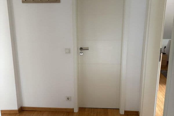 Prenájom bytu 3-izbový 110 m², Alte-Kelter Straße 8a, Saarbrücken, Sársko Prenájom bytu 3-izbový 110 m², Alte-Kelter Straße 8a, Saarbrücken, Sársko