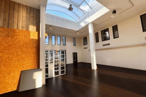 Prenájom nebytového priestoru 5.000 m², Stuhr Prenájom nebytového priestoru 5.000 m², Stuhr
