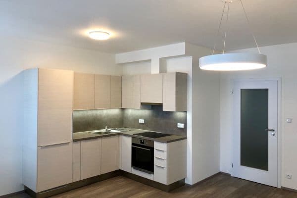 Prenájom bytu 1-izbový 38 m², Makedonská, Praha Prenájom bytu 1-izbový 38 m², Makedonská, Praha