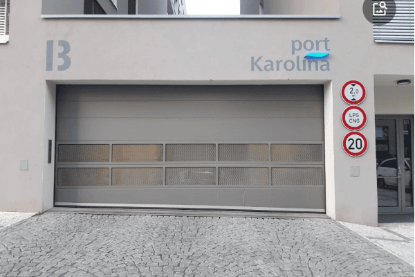 Prenájom garáže 13 m², U Mlýnského kanálu, Praha Prenájom garáže 13 m², U Mlýnského kanálu, Praha