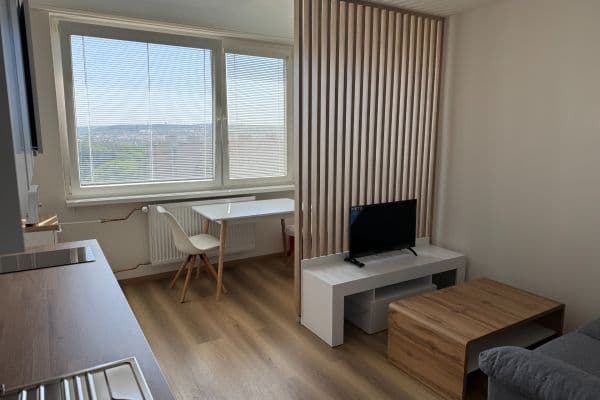 Prenájom bytu 1-izbový 30 m², Mazurská, Praha Prenájom bytu 1-izbový 30 m², Mazurská, Praha