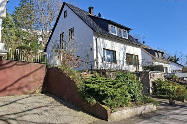 Predaj domu 153 m², pozemek 567 m², Am Bollenberg 21, Haan Predaj domu 153 m², pozemek 567 m², Am Bollenberg 21, Haan