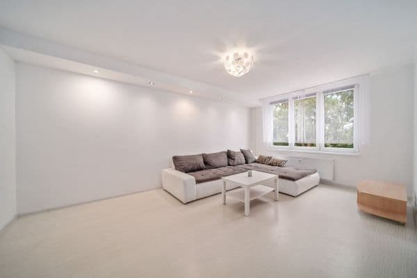 Prenájom bytu 2-izbový 60 m², Školská, Pardubice Prenájom bytu 2-izbový 60 m², Školská, Pardubice
