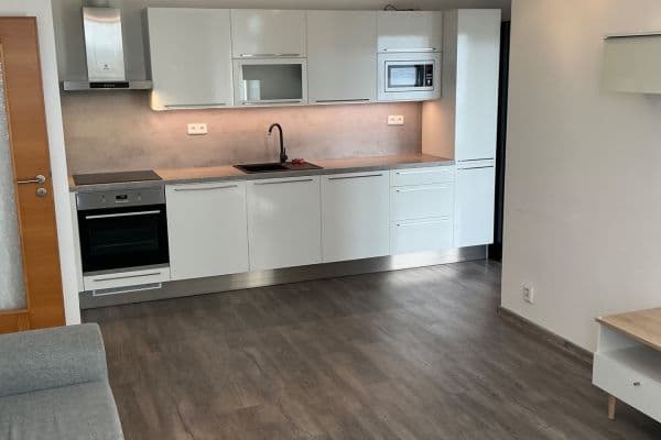 Prenájom bytu 3-izbový 56 m², Na Horizontu, Králův Dvůr Prenájom bytu 3-izbový 56 m², Na Horizontu, Králův Dvůr