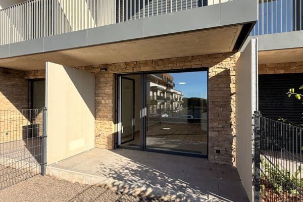 Prenájom bytu 1-izbový 32 m², Haenkeho, Praha Prenájom bytu 1-izbový 32 m², Haenkeho, Praha