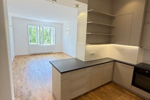 Prenájom bytu 2-izbový 55 m², Vodárenská, Praha Prenájom bytu 2-izbový 55 m², Vodárenská, Praha