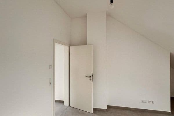 Prenájom bytu 4-izbový 127 m², Maintal Prenájom bytu 4-izbový 127 m², Maintal