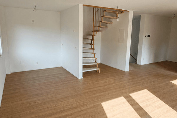 Prenájom bytu 4-izbový 114 m², Spenge Prenájom bytu 4-izbový 114 m², Spenge