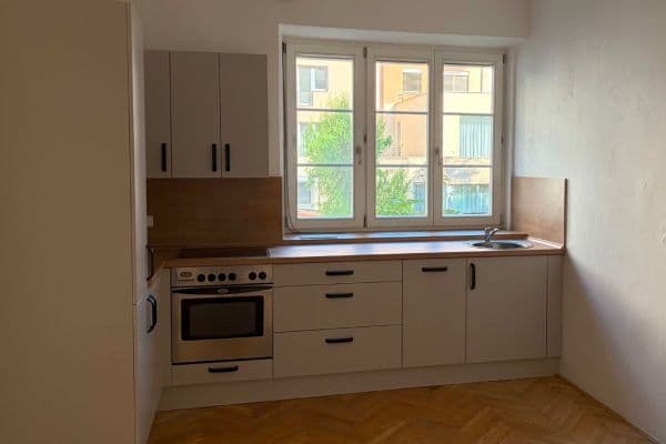 Prenájom bytu 2-izbový 52 m², Aksamitova, Olomouc Prenájom bytu 2-izbový 52 m², Aksamitova, Olomouc