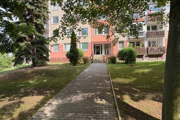 Prenájom bytu 4-izbový 97 m², Renoirova, Praha Prenájom bytu 4-izbový 97 m², Renoirova, Praha