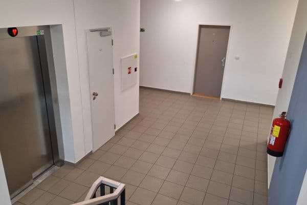 Prenájom bytu 1-izbový 34 m², Oty Bubeníčka, Praha Prenájom bytu 1-izbový 34 m², Oty Bubeníčka, Praha