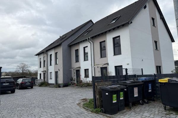 Prenájom domu 140 m², pozemek 300 m², Mainz Kastel, Hesensko Prenájom domu 140 m², pozemek 300 m², Mainz Kastel, Hesensko