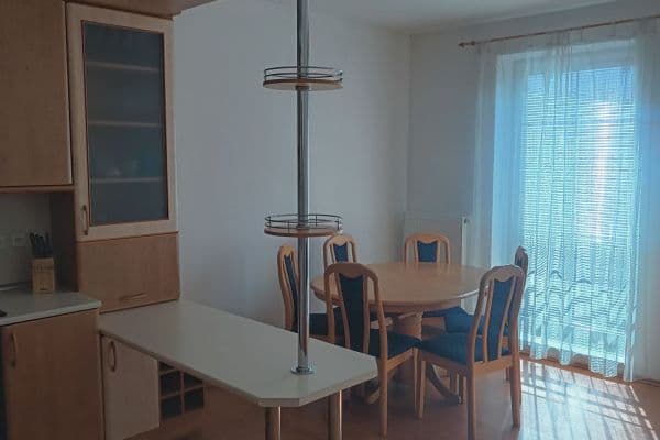 Prenájom bytu 3-izbový 73 m², Radyňská, Plzeň Prenájom bytu 3-izbový 73 m², Radyňská, Plzeň