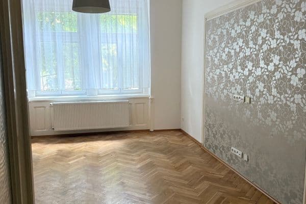 Prenájom bytu 2-izbový 78 m², Ruská, Praha Prenájom bytu 2-izbový 78 m², Ruská, Praha