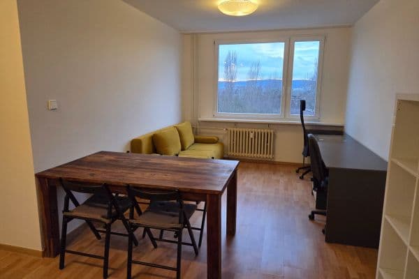 Prenájom bytu 2-izbový 43 m², U Vlečky, Praha Prenájom bytu 2-izbový 43 m², U Vlečky, Praha