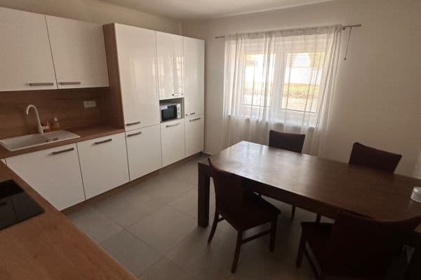 Prenájom bytu 2-izbový 58 m², Stromořadí, Dobřany Prenájom bytu 2-izbový 58 m², Stromořadí, Dobřany