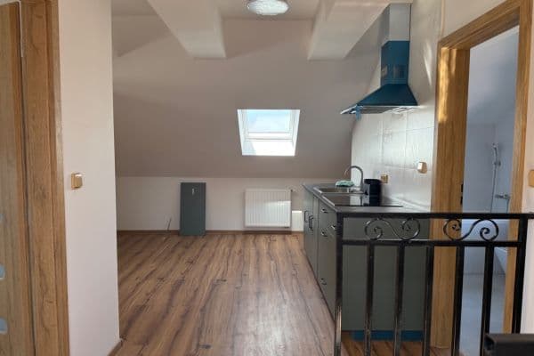 Prenájom bytu 2-izbový 45 m², Zadní, Praha Prenájom bytu 2-izbový 45 m², Zadní, Praha
