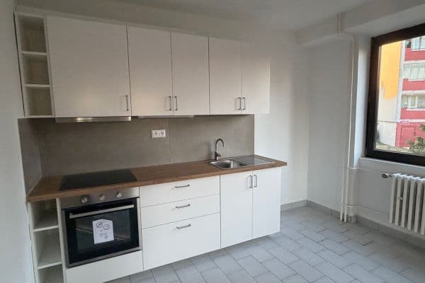 Prenájom bytu 2-izbový 65 m², Na Luzích, Praha Prenájom bytu 2-izbový 65 m², Na Luzích, Praha