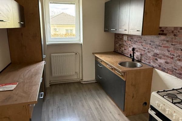 Prenájom bytu 3-izbový 61 m², U Stadionu, Hrdly Prenájom bytu 3-izbový 61 m², U Stadionu, Hrdly