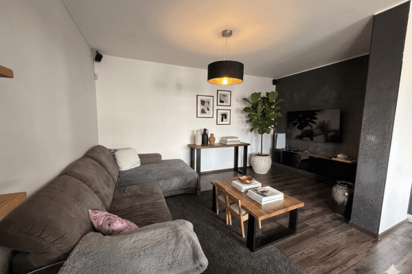Prenájom bytu 4-izbový 105 m², Holubinková, Praha Prenájom bytu 4-izbový 105 m², Holubinková, Praha