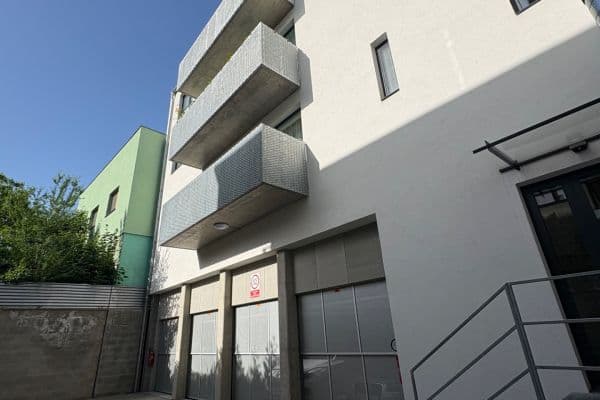 Prenájom garáže 13 m², Šafaříkova, Brno Prenájom garáže 13 m², Šafaříkova, Brno